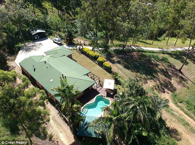 Thanh niên số đỏ nhất năm: Mua nhà mới, phát hiện ngay mỏ vàng dưới chân - 1