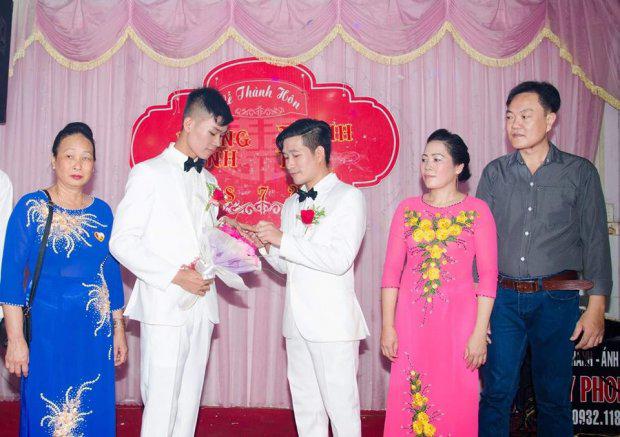 Từng tự tử vì nhau, cặp đôi đồng tính ở Bình Dương đã về chung nhà - 3