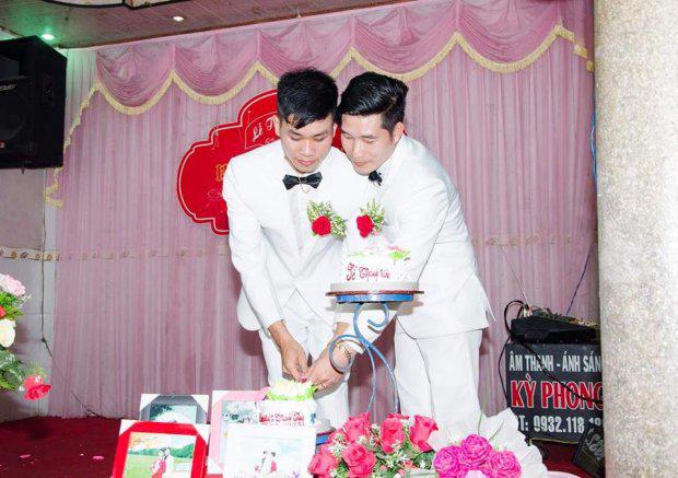 Từng tự tử vì nhau, cặp đôi đồng tính ở Bình Dương đã về chung nhà - 9