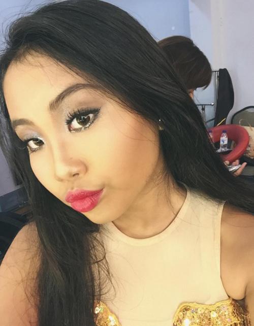 Tuổi 15, amp;#34;Cô bé dân caamp;#34;  Phương Mỹ Chi trang điểm đậm khó nhận ra, fan tranh cãi - 5