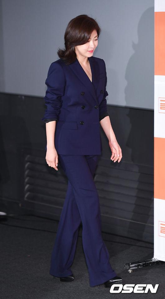 40 tuổi, amp;#34;gái ếamp;#34; Ha Ji Won khoe da căng bóng, không một nếp nhăn - 1