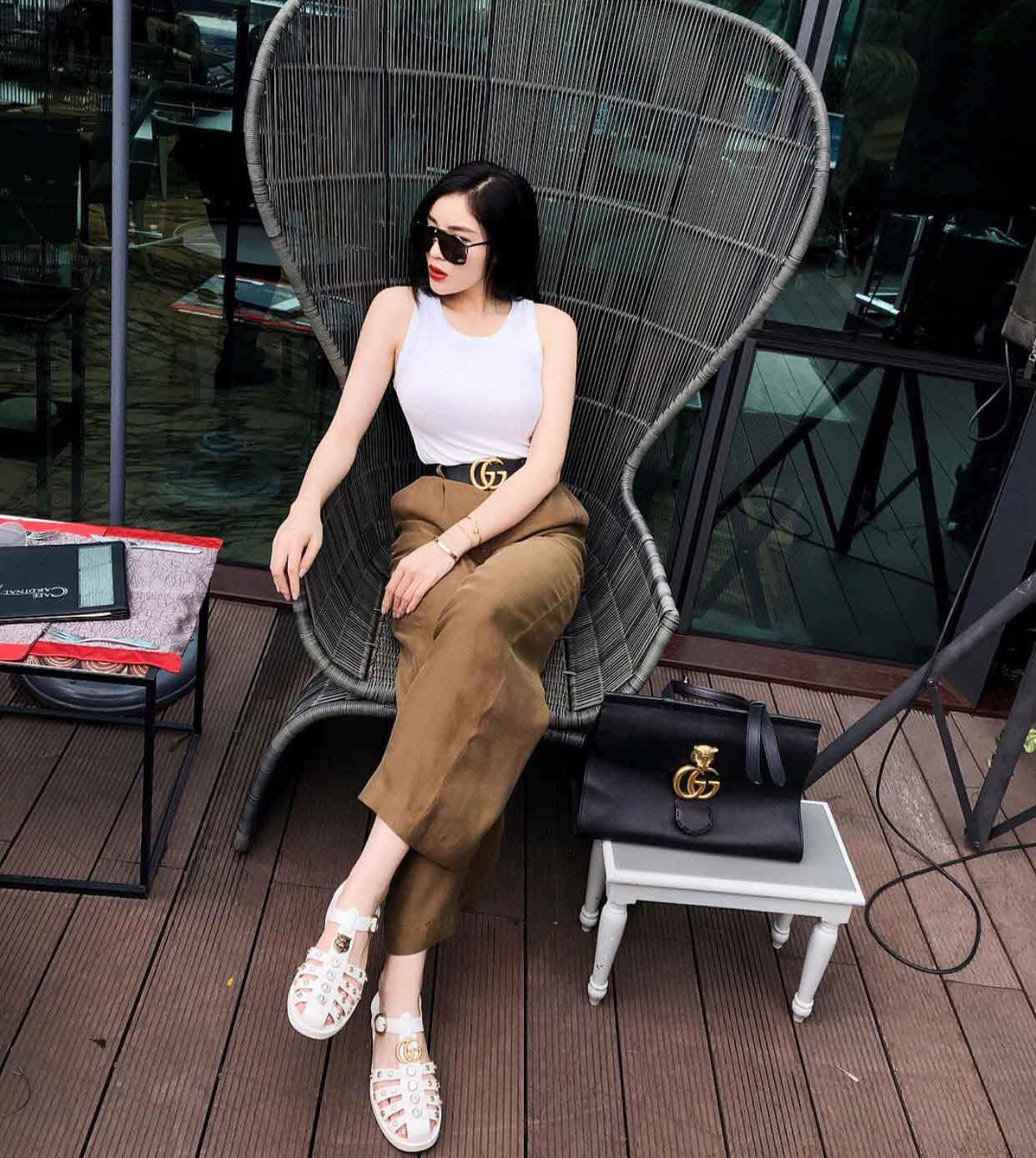 Rốt cuộc Kỳ Duyên giàu đến cỡ nào mà cứ ra phố là dát đầy hàng hiệu? - 1