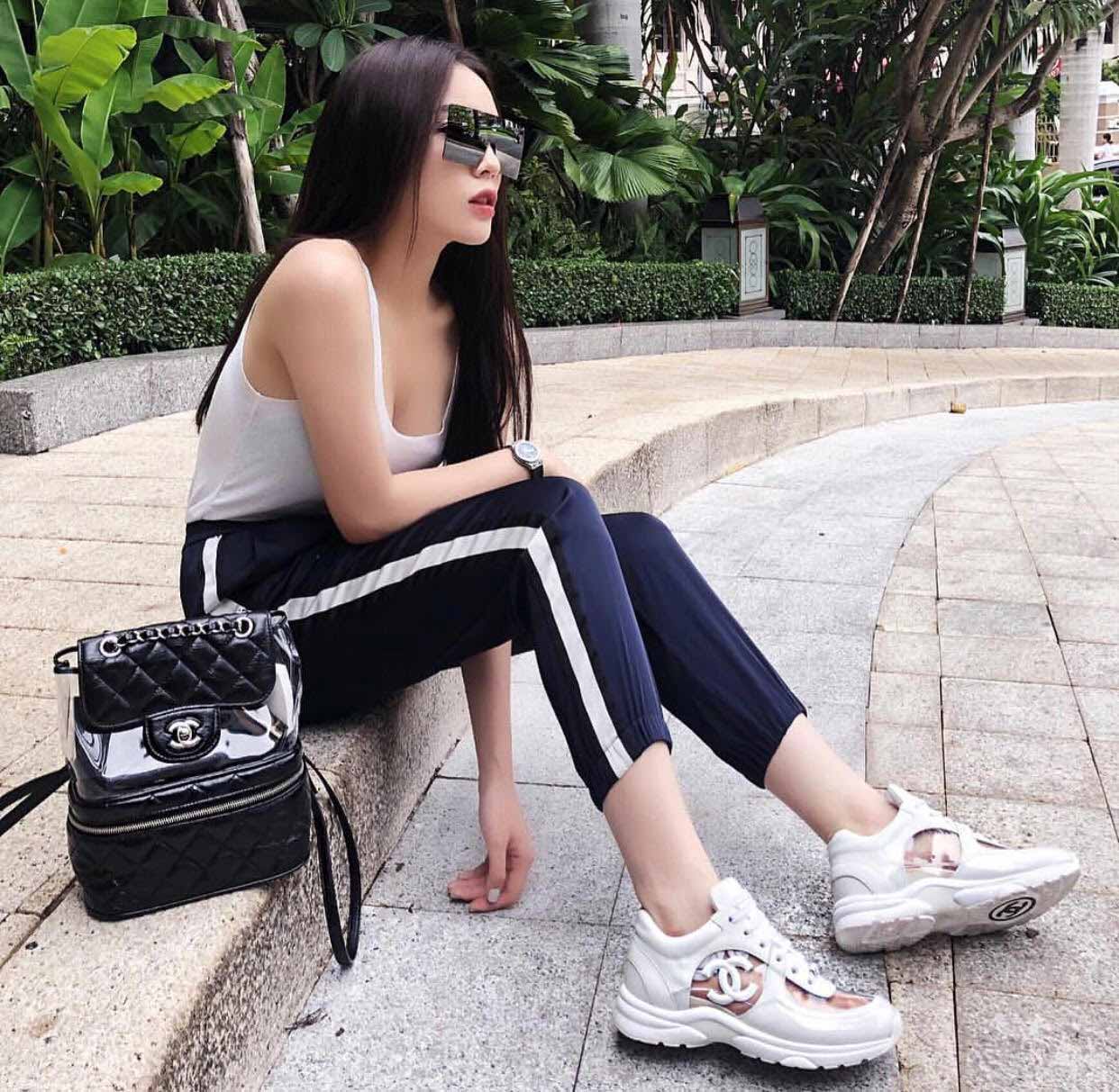 Rốt cuộc Kỳ Duyên giàu đến cỡ nào mà cứ ra phố là dát đầy hàng hiệu? - 11