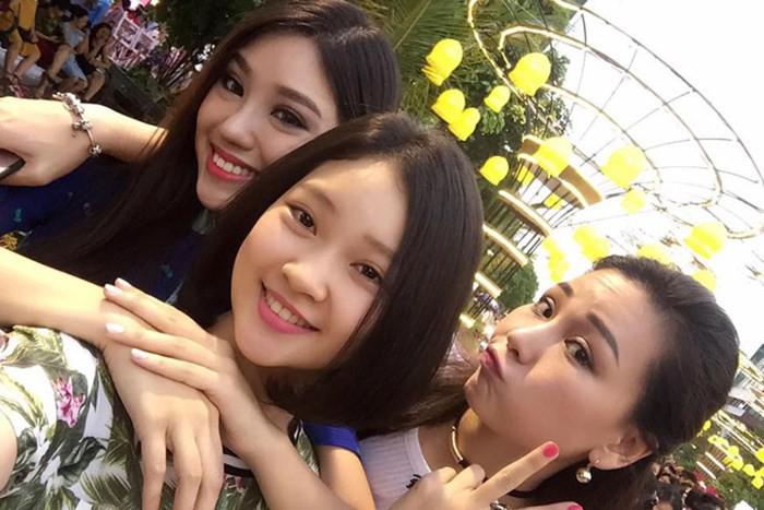 Gia đình toàn hoa hậu ở Sài Gòn: 3 cô con gái đẹp như tiên và vô cùng gợi cảm - 13