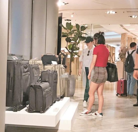 Mẹ từng là tượng đài nhan sắc, không ngờ con gái 18 tuổi của Lâm Thanh Hà bị chê xấu - 4