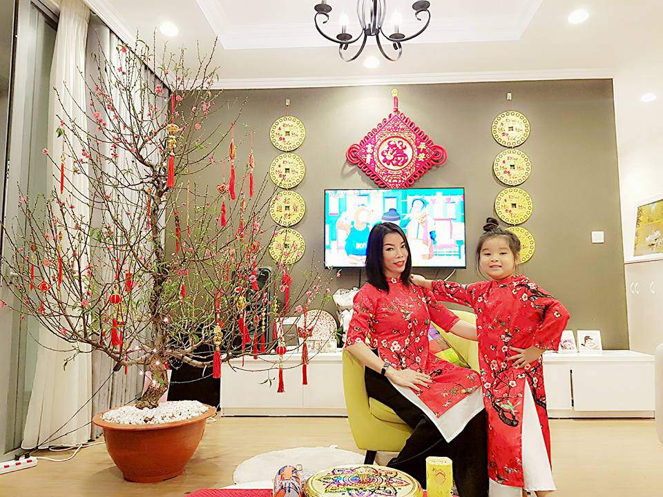 Vợ doanh nhân chuyển giới Tú Lơ Khơ: Tôi hạnh phúc vì có chồng cùng chăm con - 5