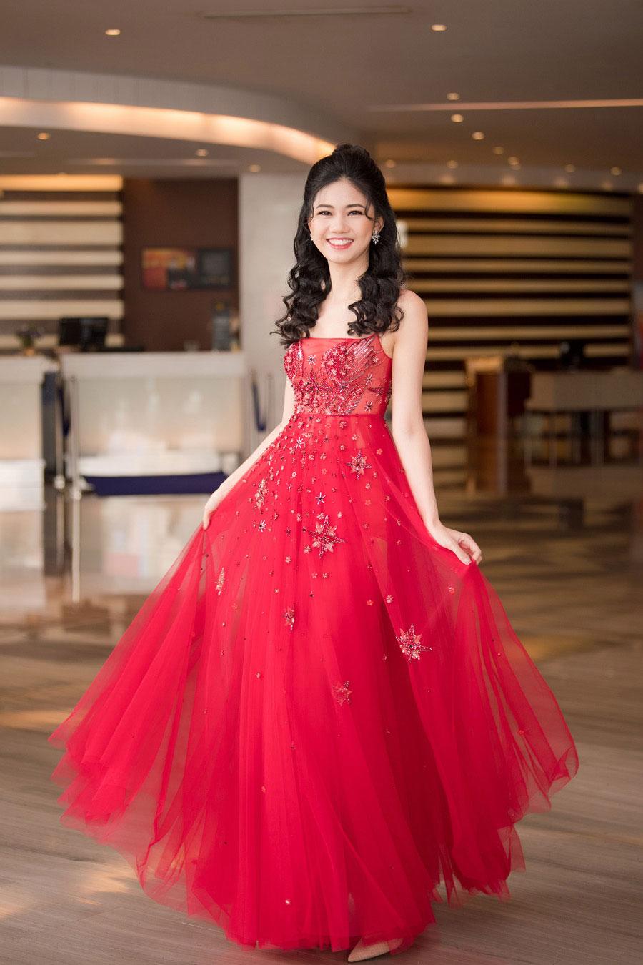 Hamp;#39; Hen Niê và Hà Kiều Anh đẹp bất phân thắng bại với váy bất đối xứng - 7