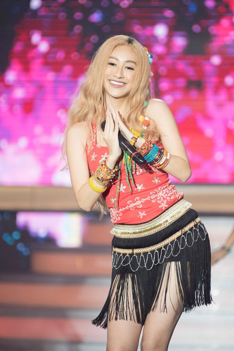 Hamp;#39; Hen Niê và Hà Kiều Anh đẹp bất phân thắng bại với váy bất đối xứng - 13