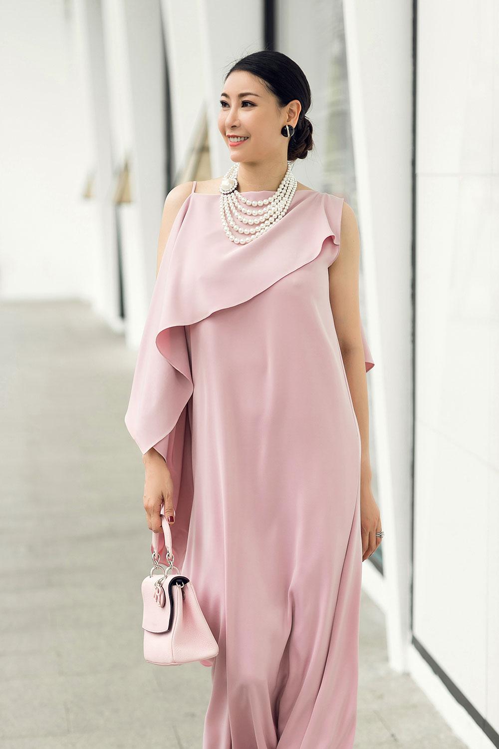 Hamp;#39; Hen Niê và Hà Kiều Anh đẹp bất phân thắng bại với váy bất đối xứng - 4