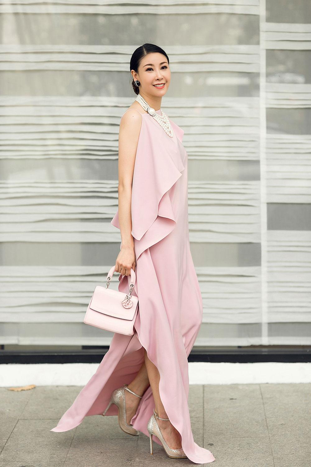 Hamp;#39; Hen Niê và Hà Kiều Anh đẹp bất phân thắng bại với váy bất đối xứng - 5