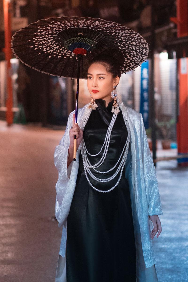 Hamp;#39; Hen Niê và Hà Kiều Anh đẹp bất phân thắng bại với váy bất đối xứng - 14