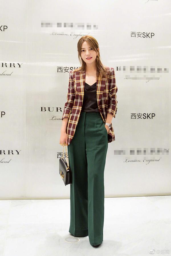 Mấy năm trời bị chê vừa xấu vừa thô, không ngờ có lúc Triệu Vy mảnh mai, đẹp đến vậy! - 2