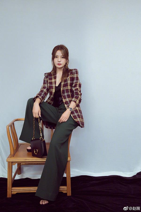 Mấy năm trời bị chê vừa xấu vừa thô, không ngờ có lúc Triệu Vy mảnh mai, đẹp đến vậy! - 6