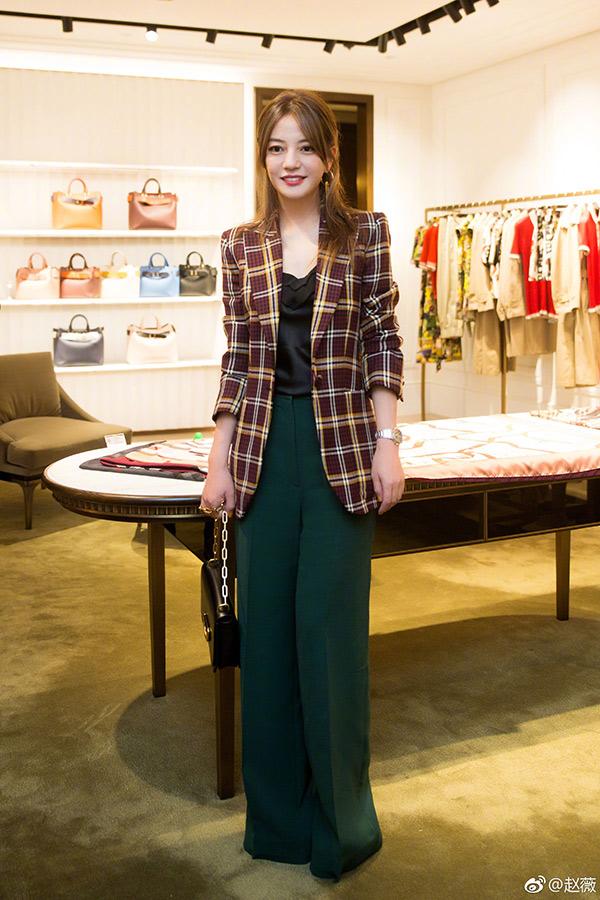 Mấy năm trời bị chê vừa xấu vừa thô, không ngờ có lúc Triệu Vy mảnh mai, đẹp đến vậy! - 4