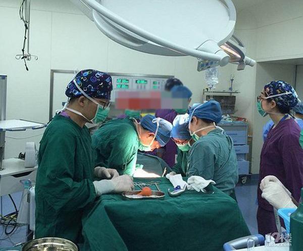 Mẹ bầu 30 tuổi nhập viện cấp cứu, khám thai xong bác sĩ bủn rủn chân tay - 1