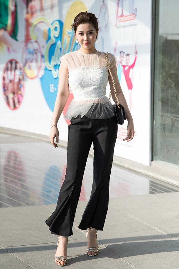 Nhan sắc amp;#34;mòn con mắtamp;#34; sau sinh khiến chị em ghen tị của các nàng Hoa hậu, Á hậu Việt - 11