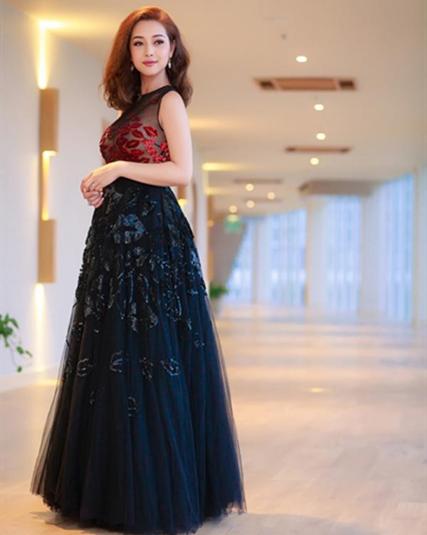 Nhan sắc amp;#34;mòn con mắtamp;#34; sau sinh khiến chị em ghen tị của các nàng Hoa hậu, Á hậu Việt - 4