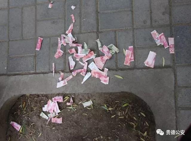 Xé tiền giữa đường để khoe mẽ, không ngờ chàng trai nhận cái kết đắng ngắt - 1