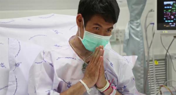 Đội bóng nhí Thái Lan sẽ đi tu để tưởng nhớ thợ lặn hi sinh trong chiến dịch giải cứu - 2