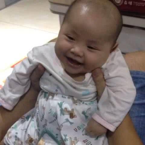 Ông nội cho cháu nhấp thử ngụm rượu, bác sĩ lắc đầu: amp;#34;sa sút trí tuệ suốt đờiamp;#34; - 1