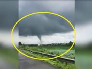 Clip Eva - Hà Nội: Vòi rồng khổng lồ xuất hiện ở cao tốc Pháp Vân - Cầu Giẽ