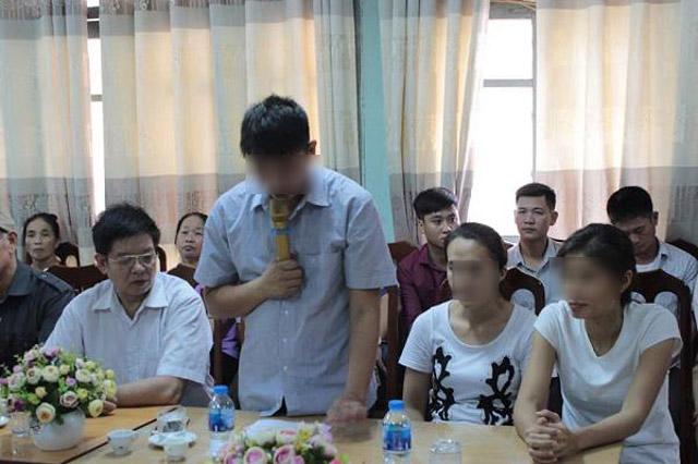 Người mẹ trong buổi giao nhận con ở Ba Vì: “Tôi chỉ xin sau này cho tôi được gặp con” - 1