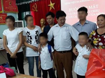 Người mẹ trong buổi giao nhận con ở Ba Vì: “Tôi chỉ xin sau này cho tôi được gặp con”