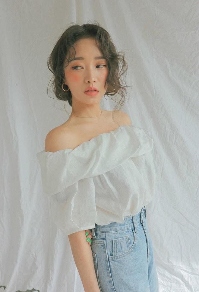 Có gì đặc biệt ở chiếc áo amp;#34;mãi không hết mốtamp;#34; được sao Việt diện suốt cả mùa hè? - 12