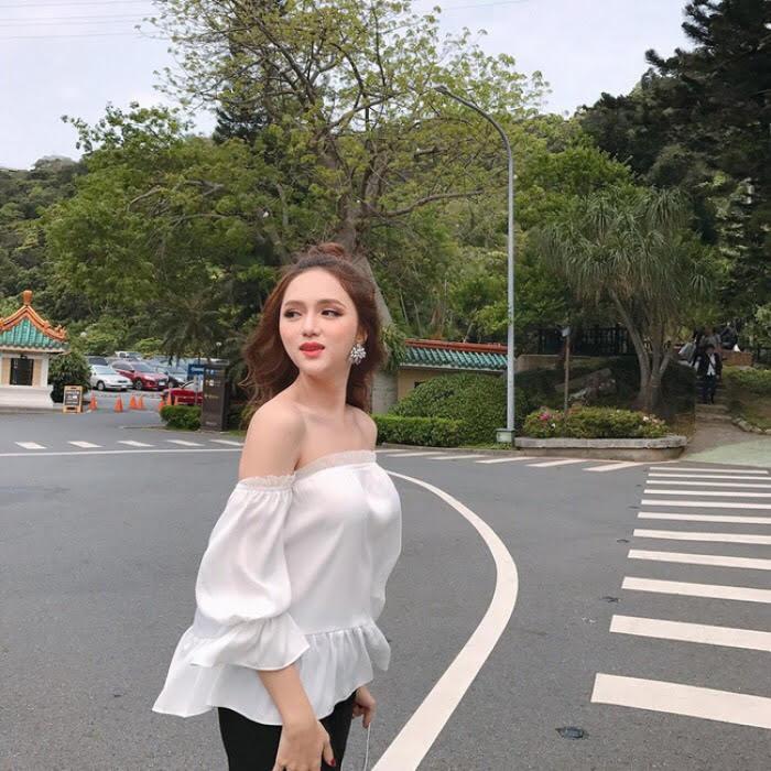 Có gì đặc biệt ở chiếc áo amp;#34;mãi không hết mốtamp;#34; được sao Việt diện suốt cả mùa hè? - 5