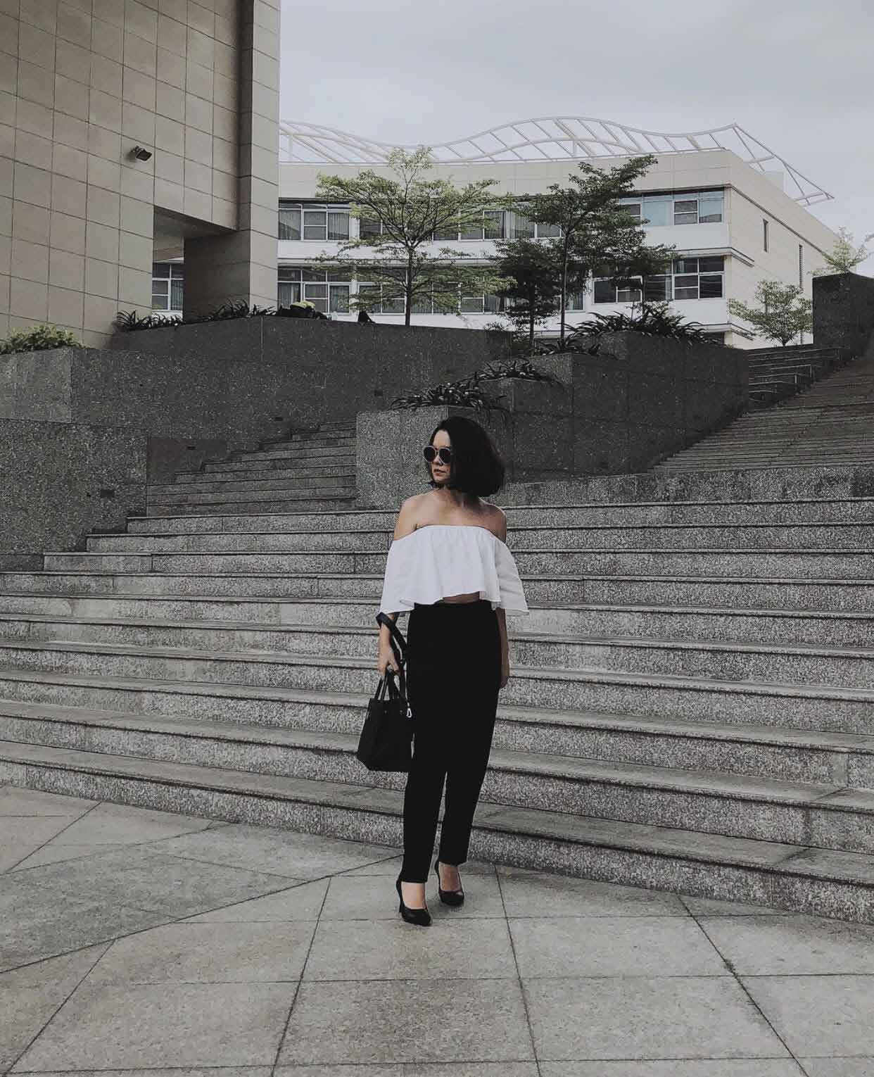 Có gì đặc biệt ở chiếc áo amp;#34;mãi không hết mốtamp;#34; được sao Việt diện suốt cả mùa hè? - 10