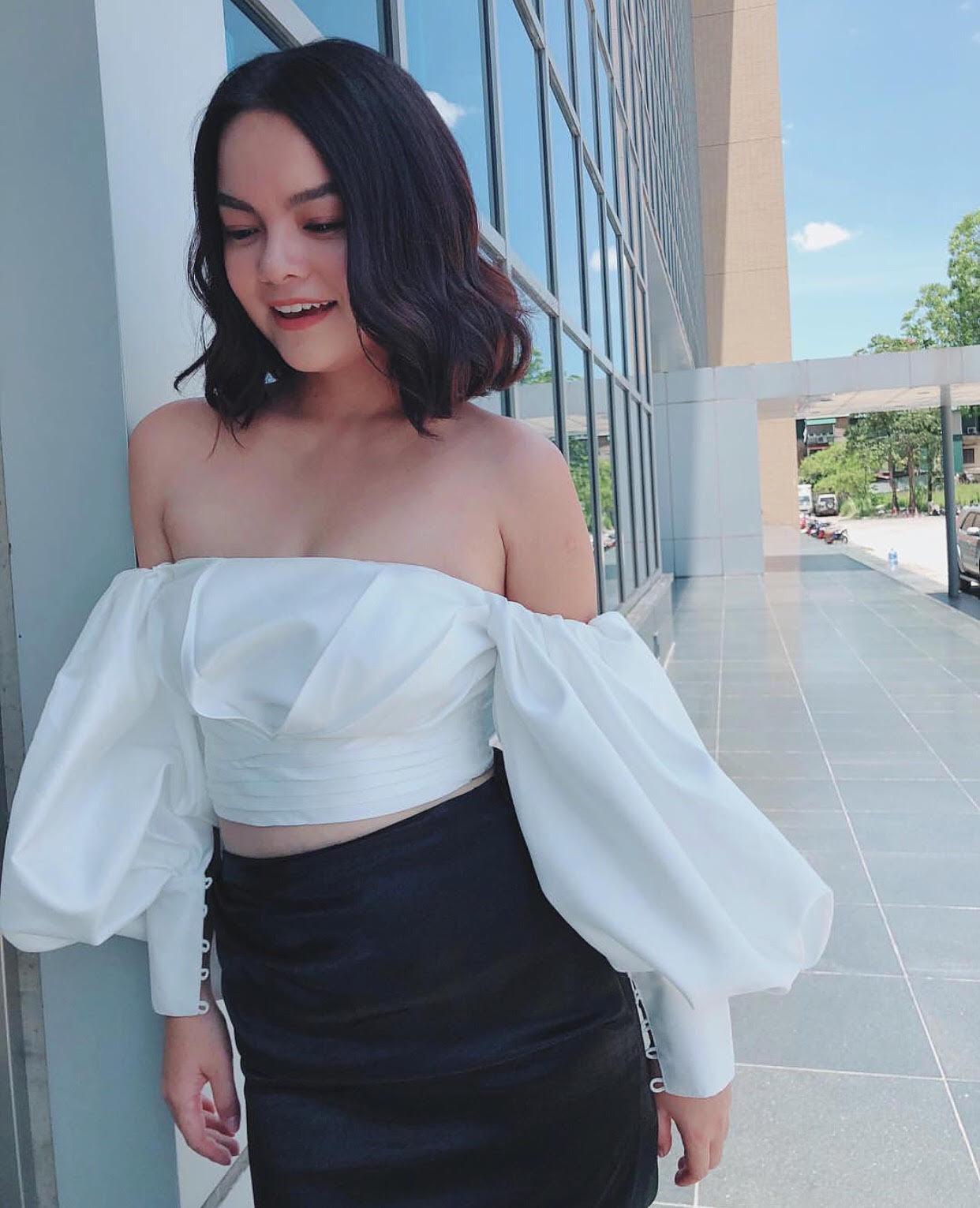 Có gì đặc biệt ở chiếc áo amp;#34;mãi không hết mốtamp;#34; được sao Việt diện suốt cả mùa hè? - 8