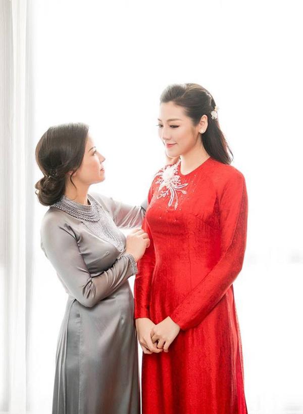 HOT: Cô dâu Tú Anh trang điểm tự nhiên, đẹp thuần khiết trong ngày về nhà chồng - 3