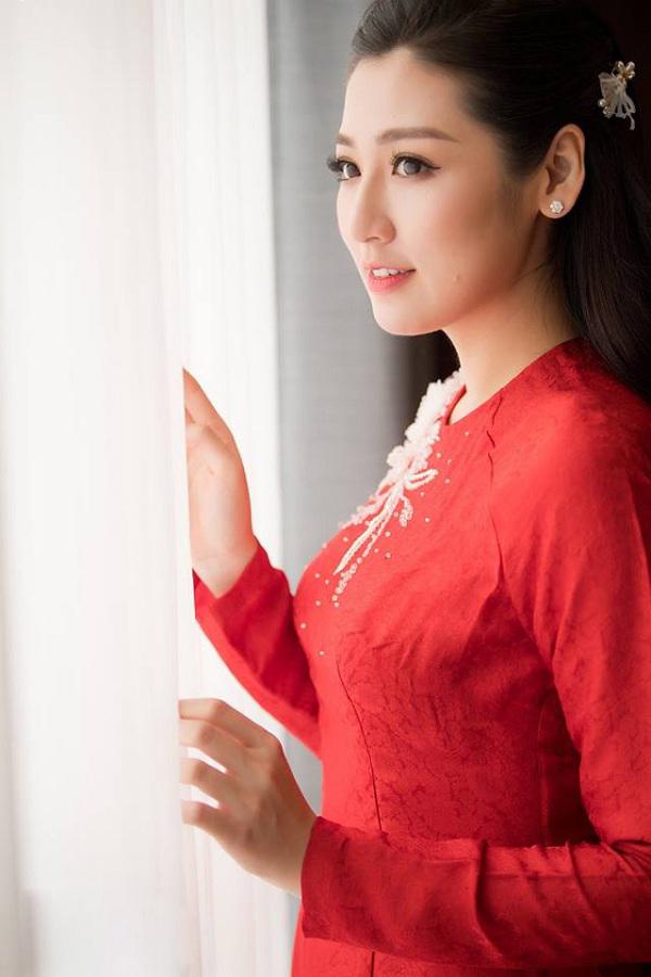 HOT: Cô dâu Tú Anh trang điểm tự nhiên, đẹp thuần khiết trong ngày về nhà chồng - 4