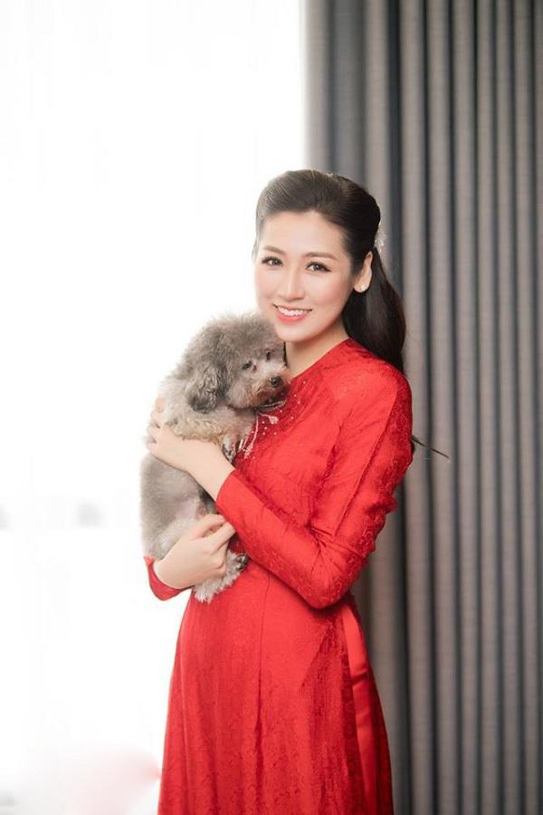 HOT: Cô dâu Tú Anh trang điểm tự nhiên, đẹp thuần khiết trong ngày về nhà chồng - 9