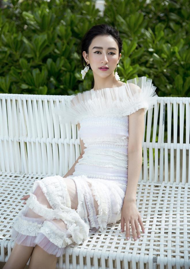 Á hậu Hà Thu - Mỹ nhân tuổi 26 sạch scandal, nỗ lực xóa amp;#34;nhạtamp;#34; bằng hàng loạt dấu ấn - 13