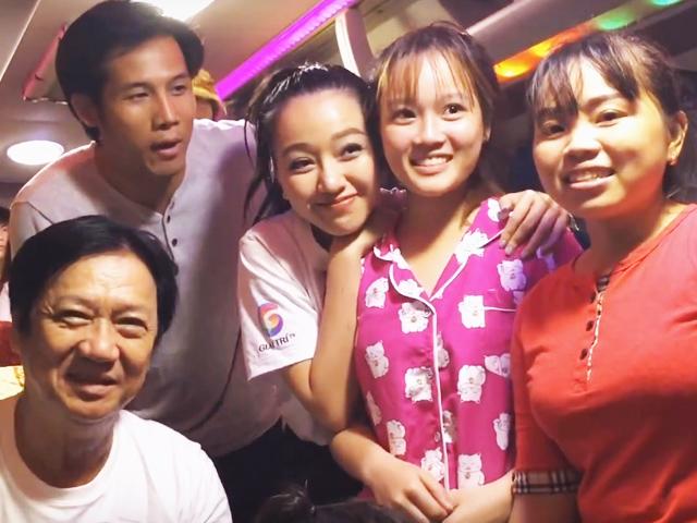 Sức hút khó cưỡng của Gạo Nếp Gạo Tẻ: Khán giả chạy hơn 20 km để gặp dàn diễn viên