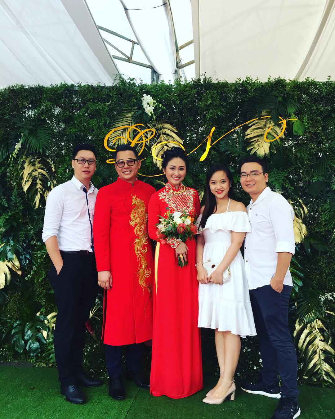 Ngắm đội hình bê tráp xinh đẹp miễn chê trong đám cưới của Top 6 Hoa khôi Áo dài 2014 - 8