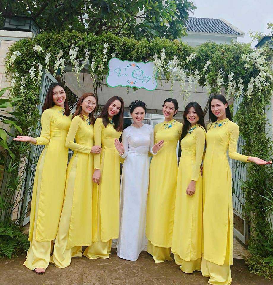 Ngắm đội hình bê tráp xinh đẹp miễn chê trong đám cưới của Top 6 Hoa khôi Áo dài 2014 - 2