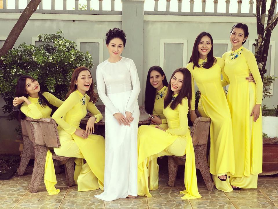 Ngắm đội hình bê tráp xinh đẹp miễn chê trong đám cưới của Top 6 Hoa khôi Áo dài 2014 - 3
