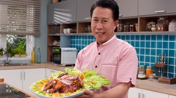 Khởi nghiệp từ năm 13 chẳng ai nghĩ có ngày cậu bé trở thành tượng đài ẩm thực Thế giới - 10