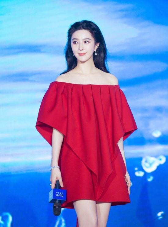 Lựa chọn những kiểu đồ này, vai u thịt bắp như Phạm Băng Băng cũng có cách để amp;#34;trịamp;#34; - 10