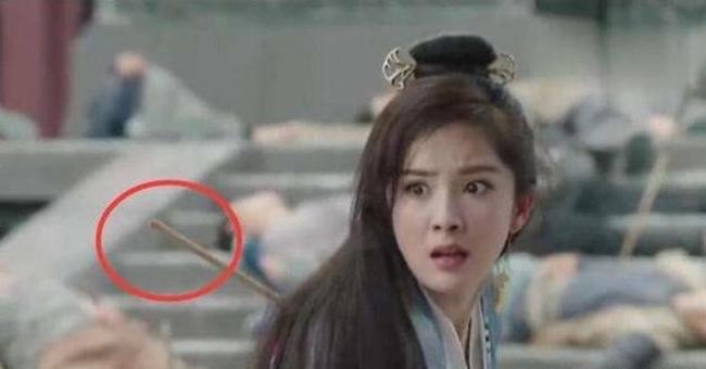 Ngao ngán với loạt amp;#34;sạnamp;#34; ngớ ngẩn trong bộ phim mới gây sốt của Dương Mịch - 10