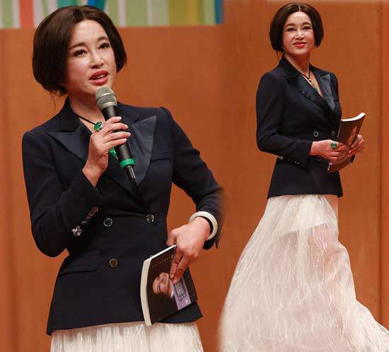 Những đại mỹ nhân Hoa ngữ giữ tuổi xuân sai cách khiến mặt amp;#34;méo móamp;#34; - 9