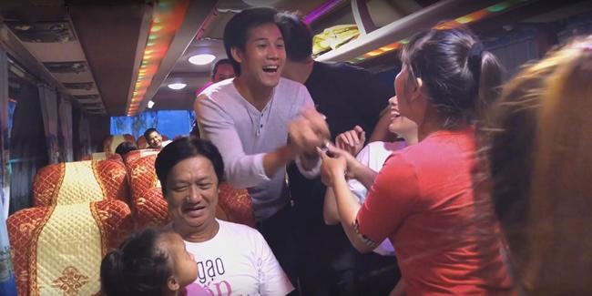 Sức hút khó cưỡng của Gạo Nếp Gạo Tẻ: Khán giả chạy hơn 20 km để gặp dàn diễn viên - 4