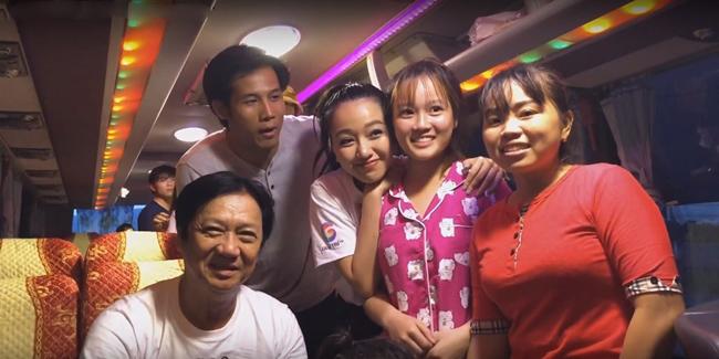 Sức hút khó cưỡng của Gạo Nếp Gạo Tẻ: Khán giả chạy hơn 20 km để gặp dàn diễn viên - 3