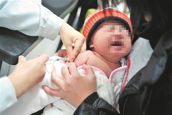 Nói dối cháu đang cảm là khỏe mạnh để được tiêm phòng, ông bà ân hận vì hậu quả - 1