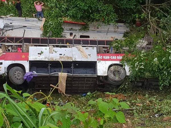 Xe khách lao xuống vực, 19 người thương vong ở Cao Bằng: Cháu bé 11 tuổi may mắn thoát chết - 1