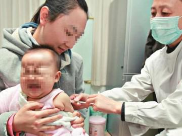 Nói dối cháu đang cảm là khỏe mạnh để được tiêm phòng, ông bà ân hận vì hậu quả