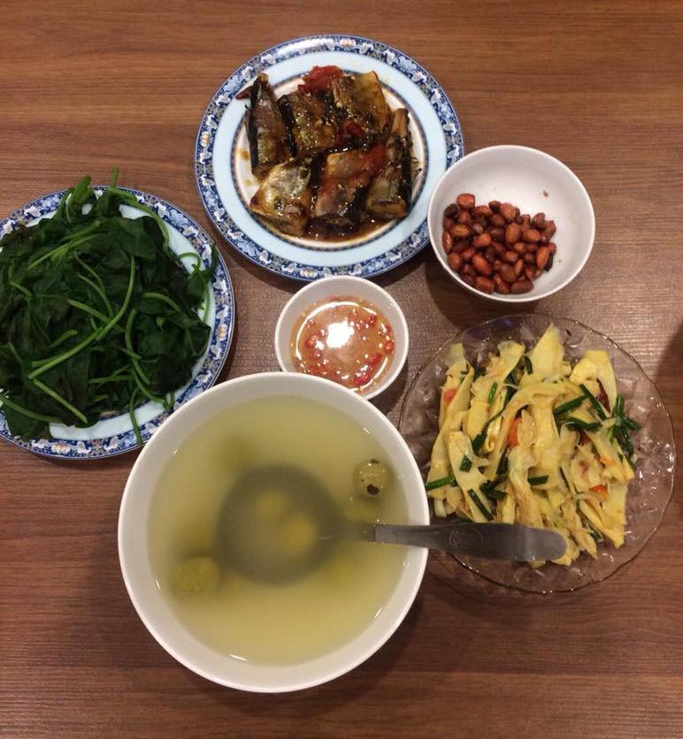 Cô vợ tự tin dạy chị em nấu cơm ngon với 35.000, dân tình cười ngất vì toàn món luộc - 4