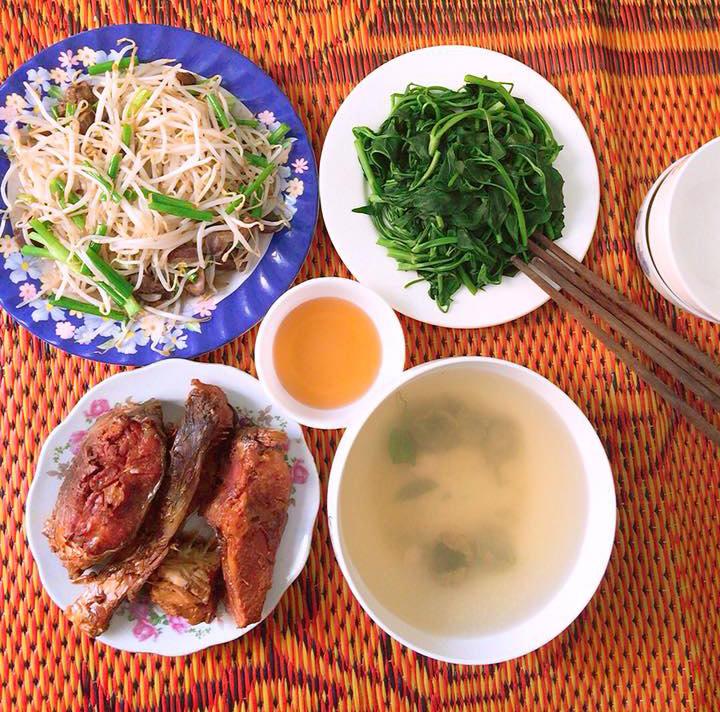 Cô vợ tự tin dạy chị em nấu cơm ngon với 35.000, dân tình cười ngất vì toàn món luộc - 3